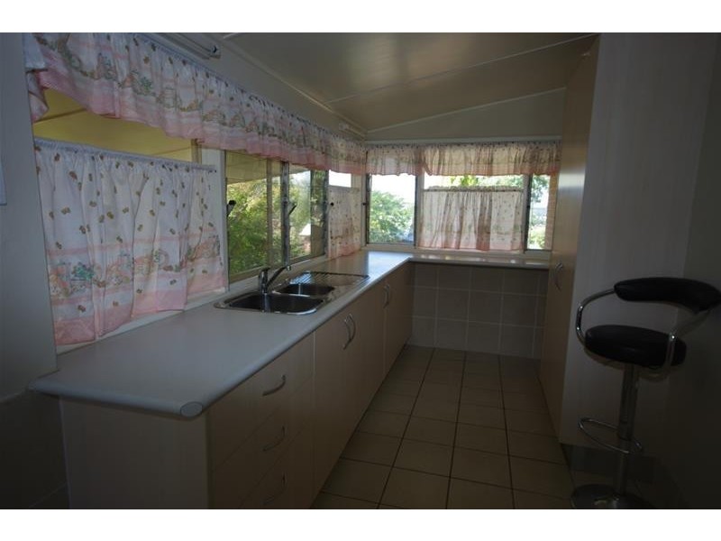 6 Carleton Street, Cowra NSW 2794