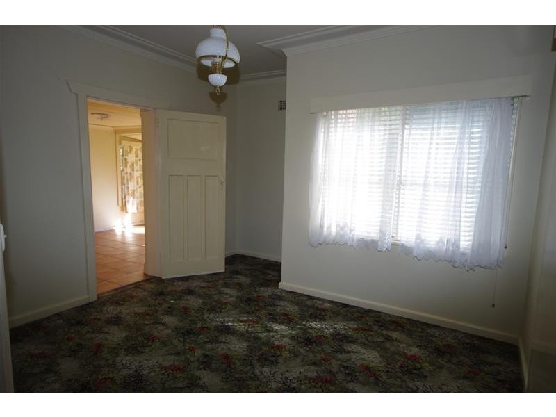 6 Carleton Street, Cowra NSW 2794