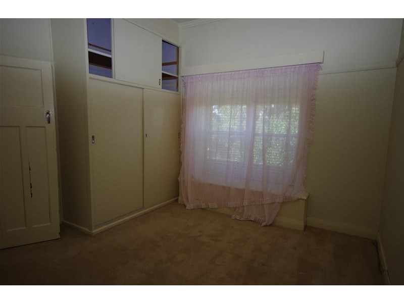 6 Carleton Street, Cowra NSW 2794