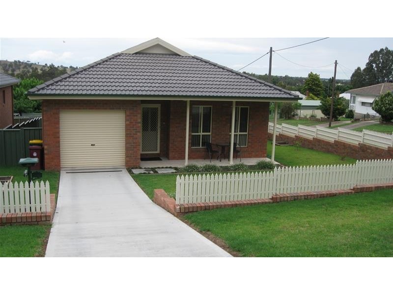 1/2 Amie Street, Cowra NSW 2794