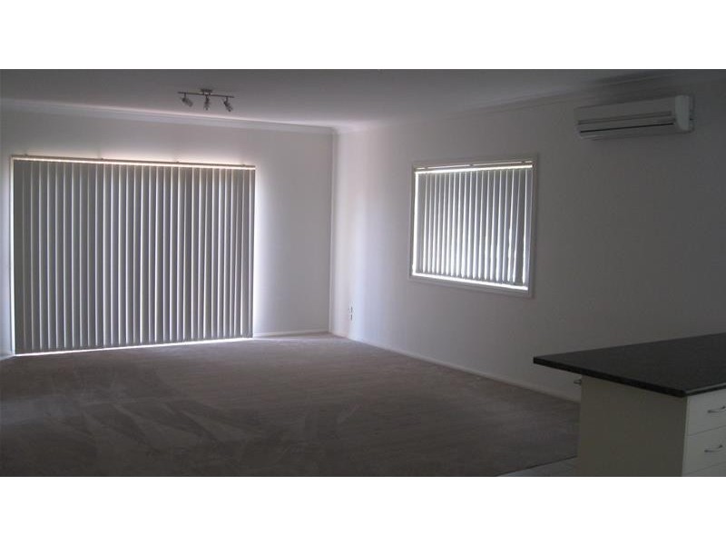 1/2 Amie Street, Cowra NSW 2794