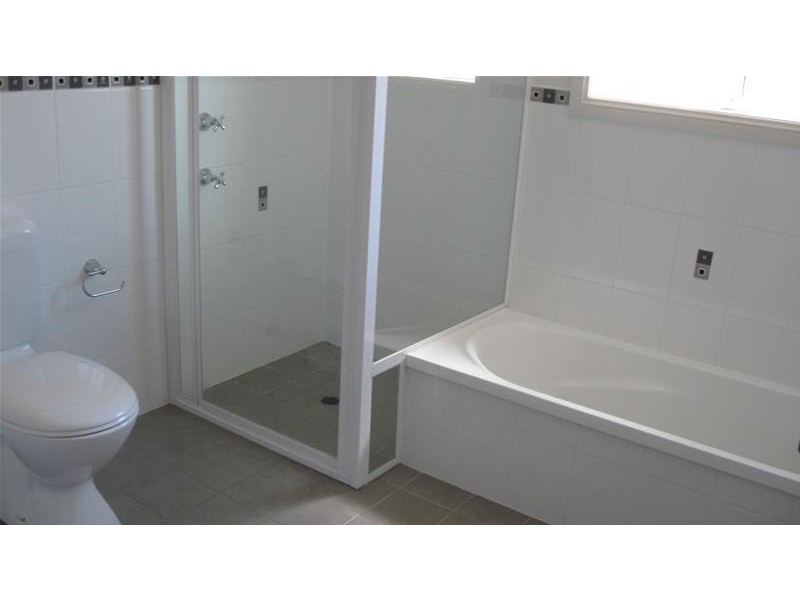 1/2 Amie Street, Cowra NSW 2794