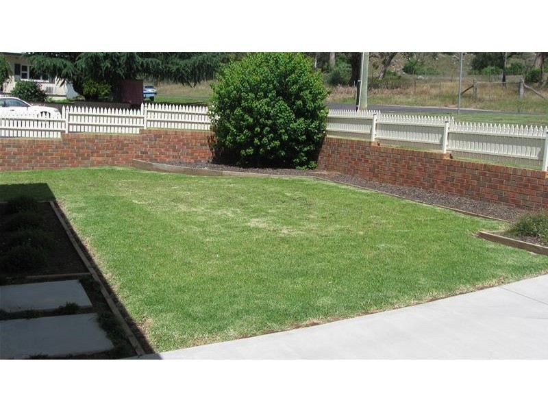 1/2 Amie Street, Cowra NSW 2794