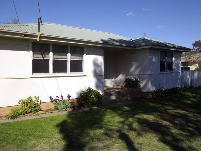 11 Cooyal Street, Cowra NSW 2794