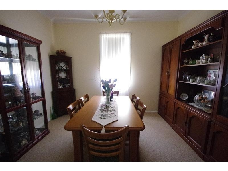 33 Dungaleer Street, Cowra NSW 2794