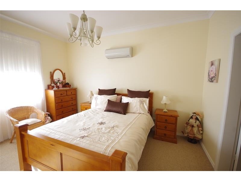 33 Dungaleer Street, Cowra NSW 2794