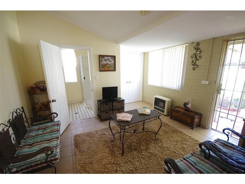 33 Dungaleer Street, Cowra NSW 2794