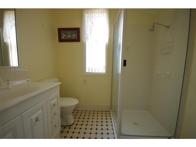 33 Dungaleer Street, Cowra NSW 2794