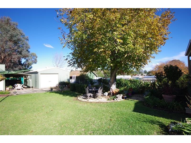 33 Dungaleer Street, Cowra NSW 2794