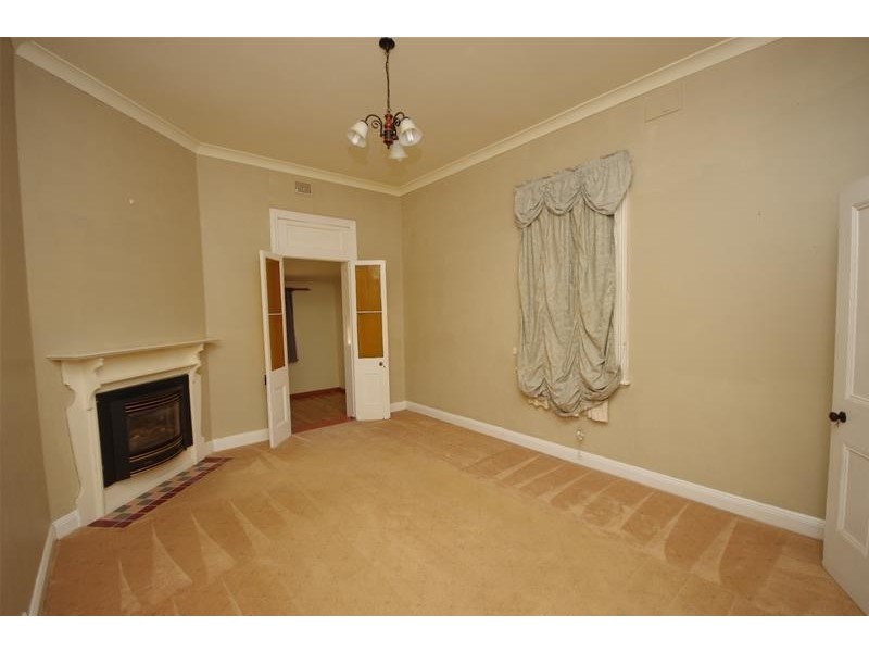 5 Poignand Avenue, Cowra NSW 2794