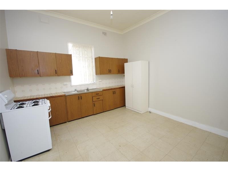 5 Poignand Avenue, Cowra NSW 2794