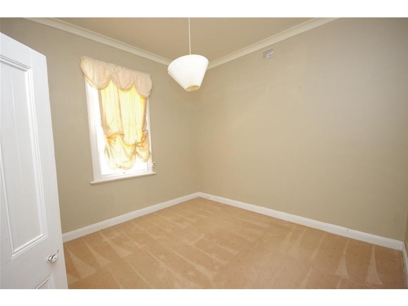 5 Poignand Avenue, Cowra NSW 2794