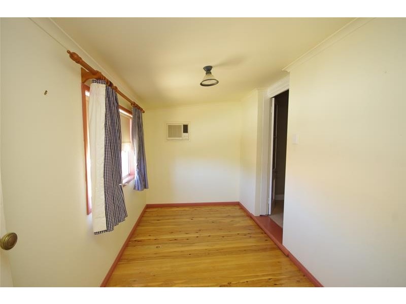 5 Poignand Avenue, Cowra NSW 2794