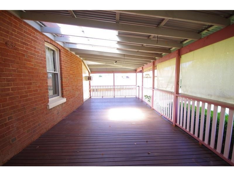 5 Poignand Avenue, Cowra NSW 2794