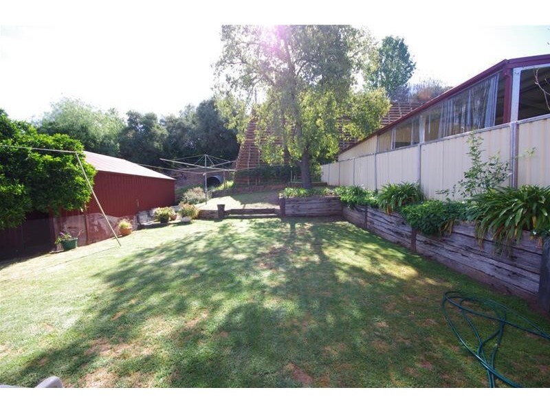 5 Poignand Avenue, Cowra NSW 2794