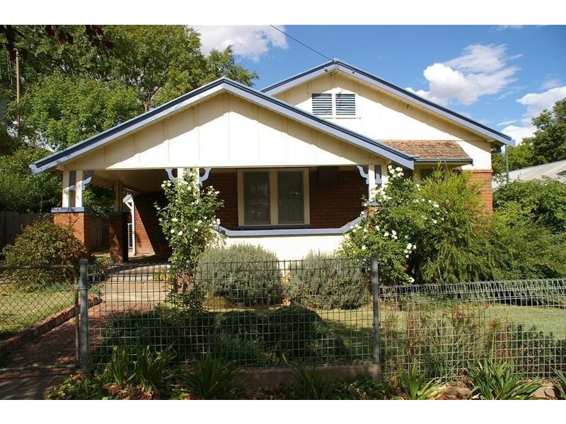 145 Fitzroy Street, Cowra NSW 2794