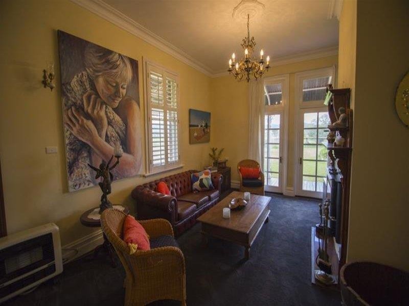 61 Middle Creek Road, Cowra NSW 2794