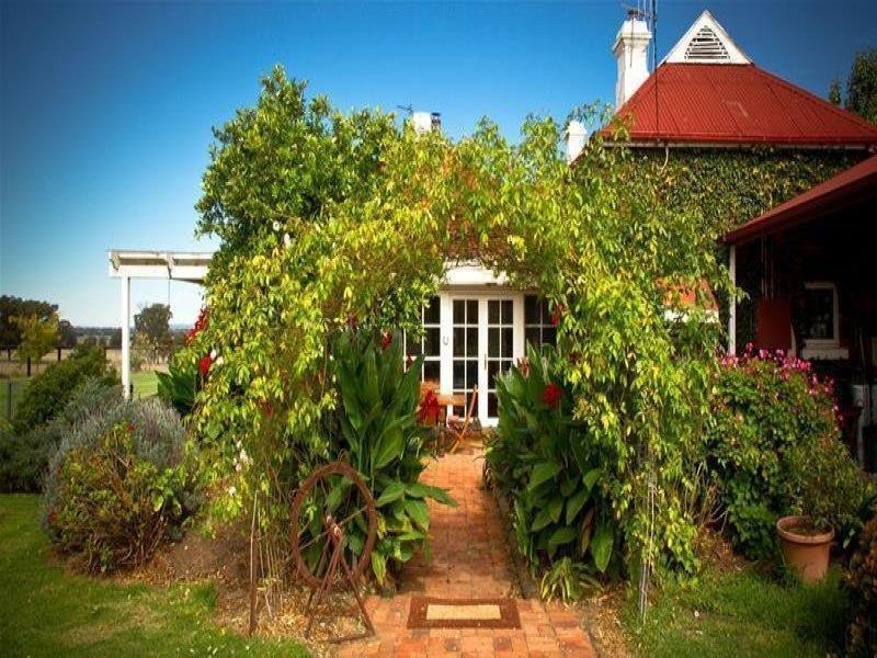 61 Middle Creek Road, Cowra NSW 2794