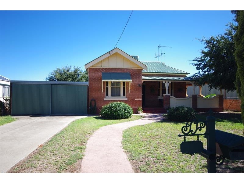 19 Young Road, Cowra NSW 2794