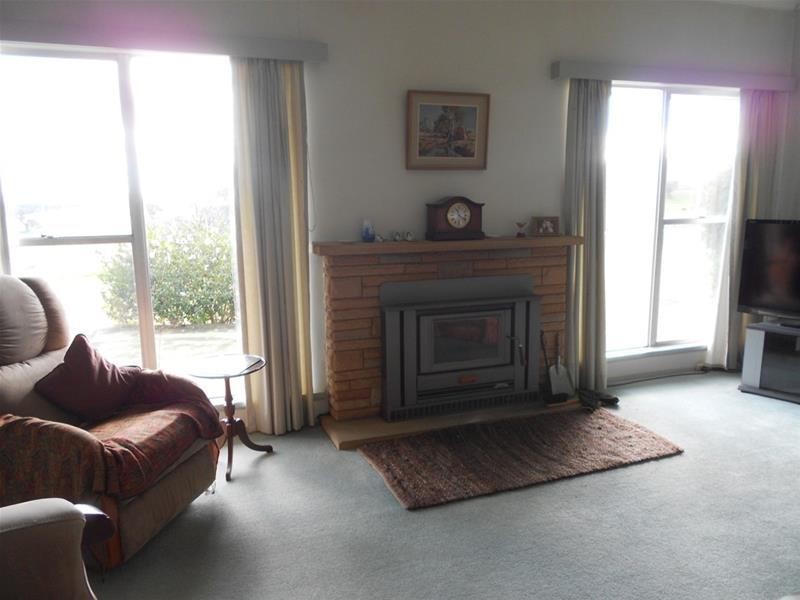 Reg Hailstone Way, Woodstock NSW 2793