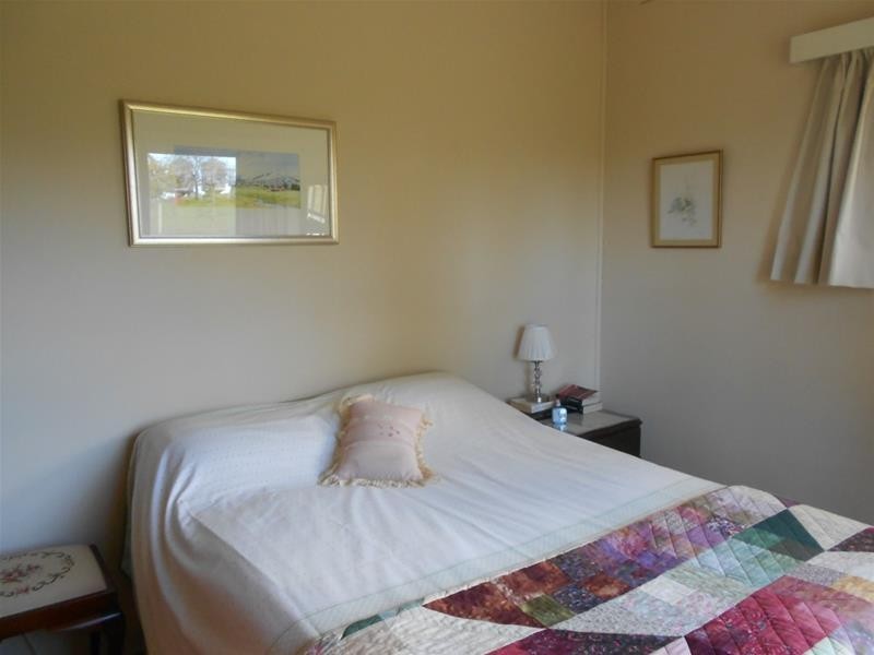 Reg Hailstone Way, Woodstock NSW 2793