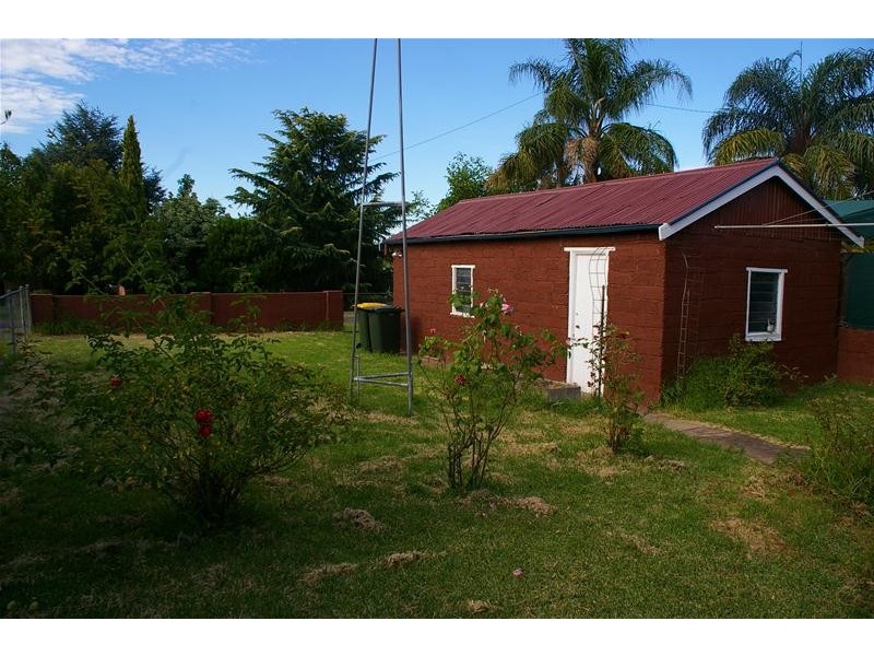 11 Vaux Street, Cowra NSW 2794