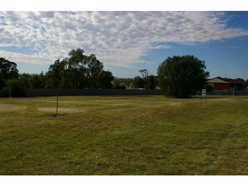 351 Hartley Street, Cowra NSW 2794
