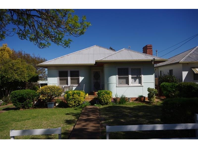20 Wellington Street, Cowra NSW 2794
