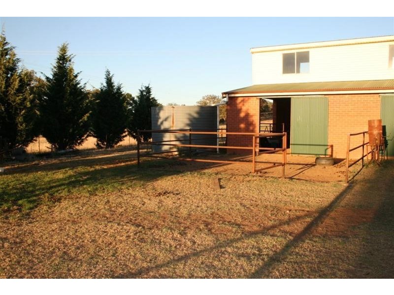 33 Camp Lane, Cowra NSW 2794