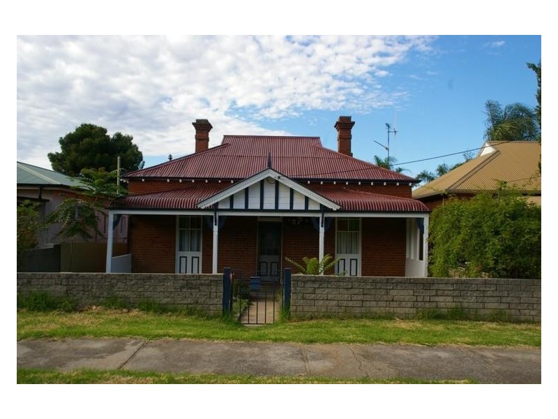 11 Vaux Street, Cowra NSW 2794
