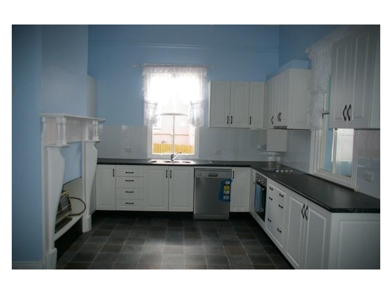 11 Vaux Street, Cowra NSW 2794