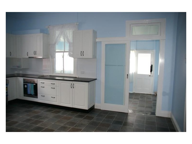 11 Vaux Street, Cowra NSW 2794