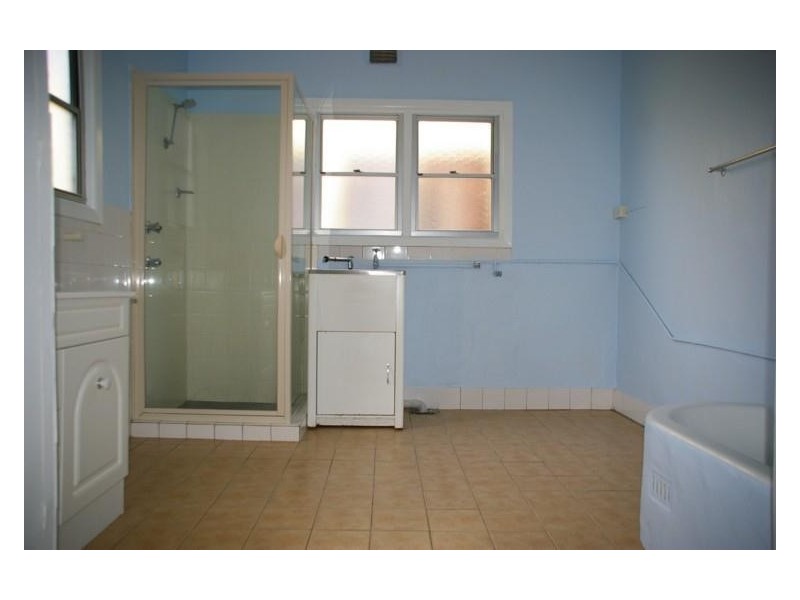 11 Vaux Street, Cowra NSW 2794