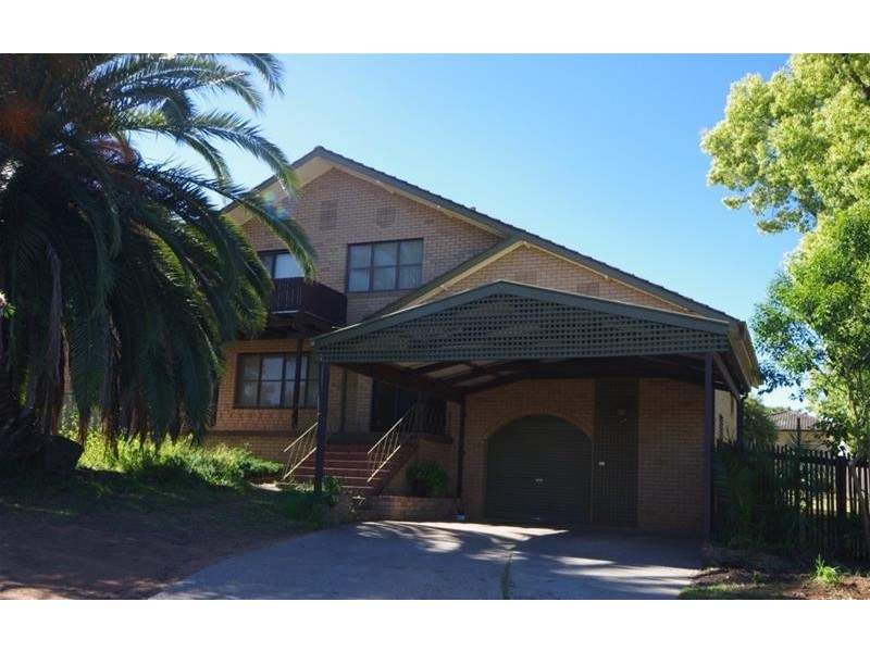 8 Allambie Place, Cowra NSW 2794