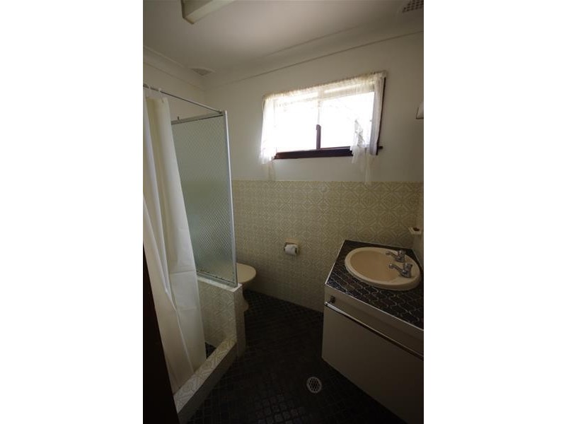 8 Allambie Place, Cowra NSW 2794