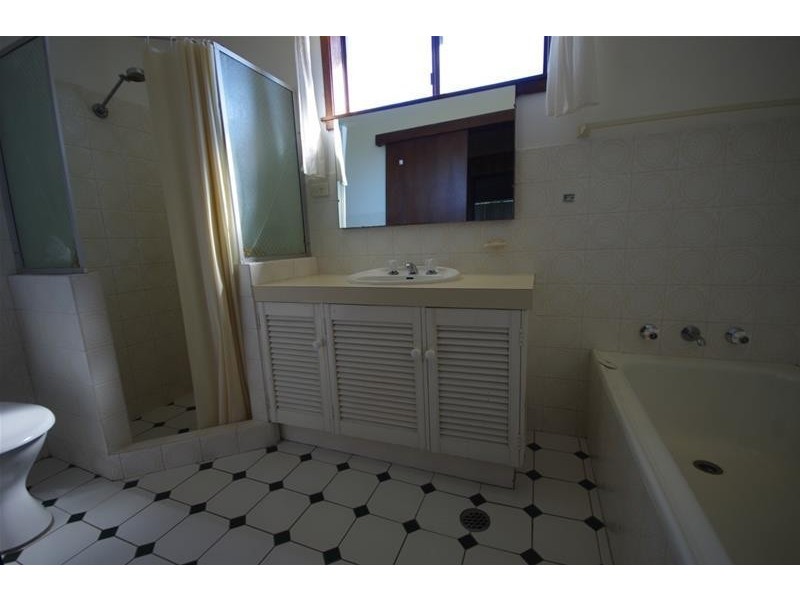 8 Allambie Place, Cowra NSW 2794