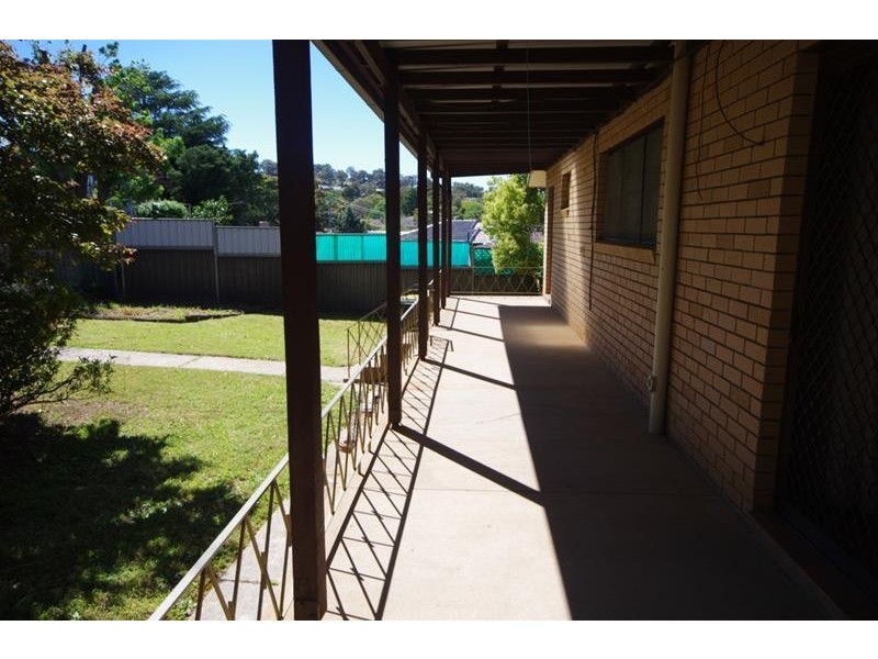 8 Allambie Place, Cowra NSW 2794