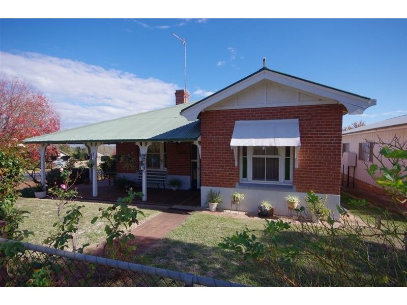 54 Lachlan Street, Cowra NSW 2794