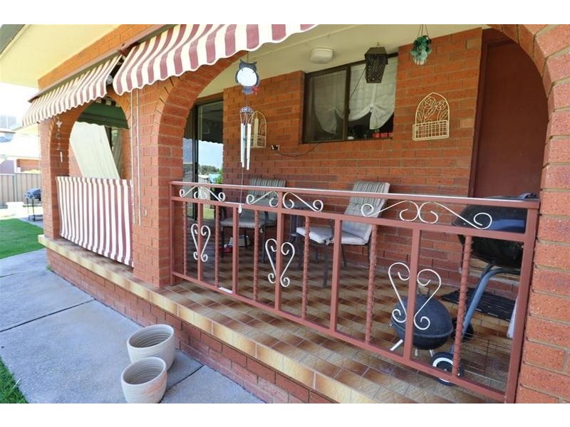 28 Taronga Drive, Cowra NSW 2794