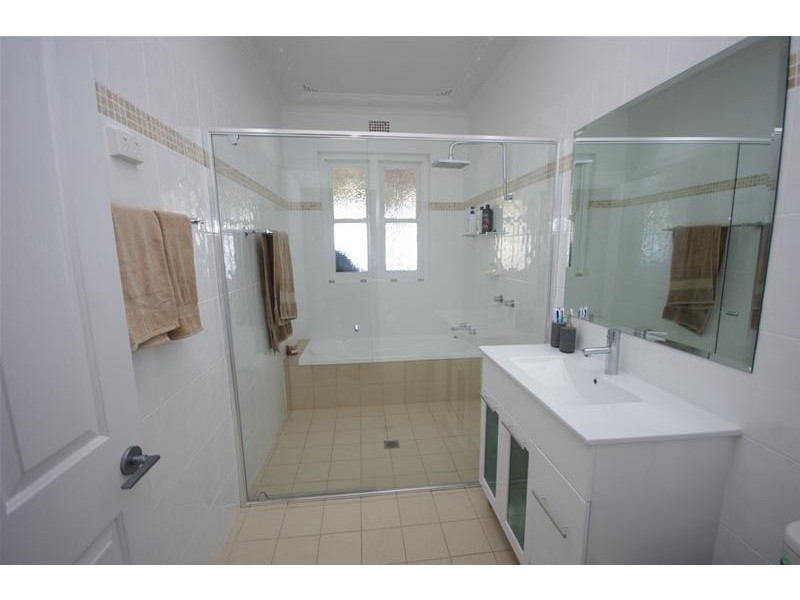 1905 Mid Western Highway, Cowra NSW 2794