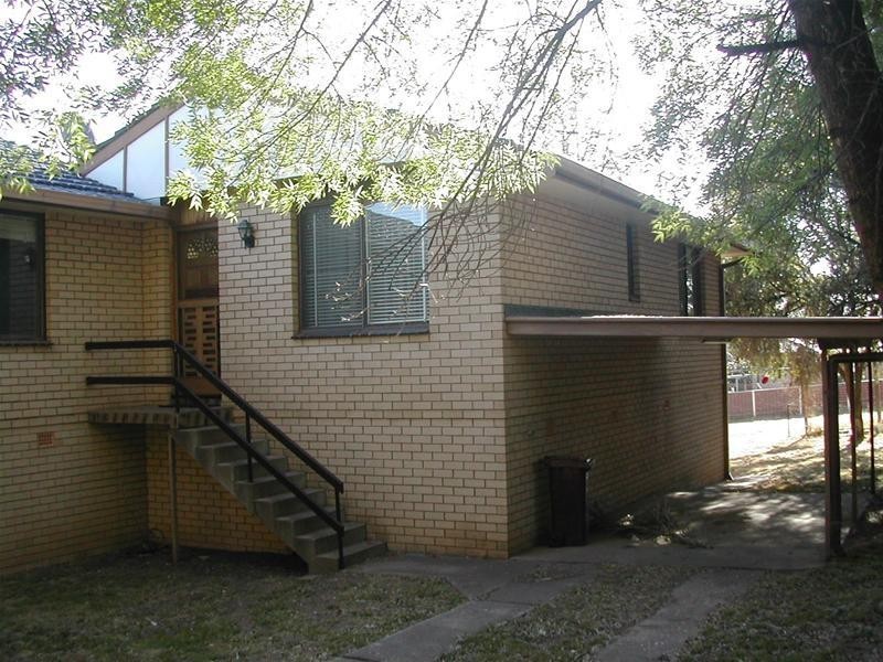 2B Wahroonga  Street, Cowra NSW 2794