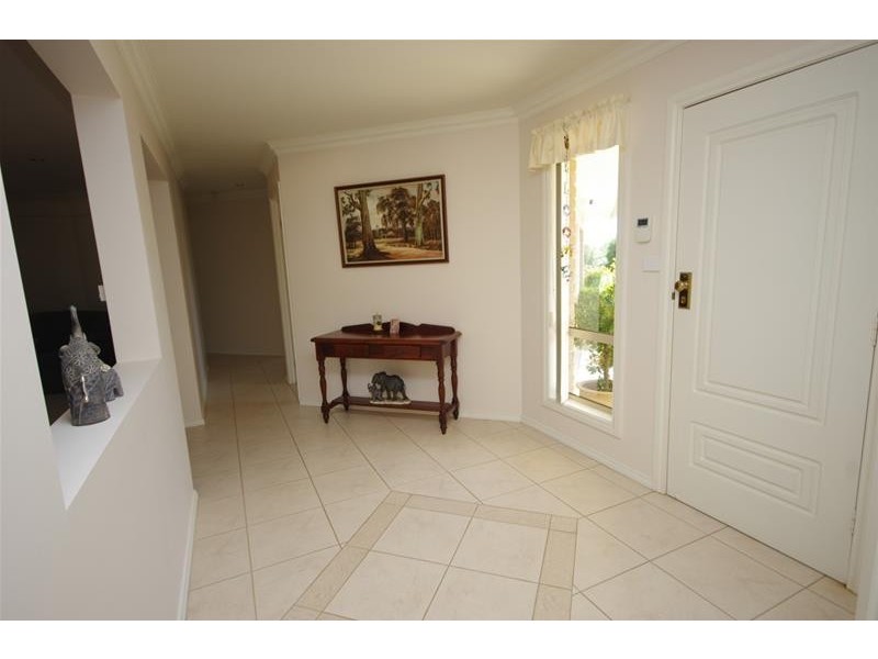 42 Gower Hardy Circuit, Cowra NSW 2794