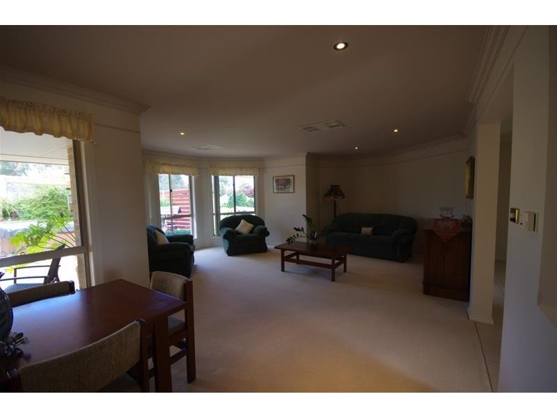 42 Gower Hardy Circuit, Cowra NSW 2794