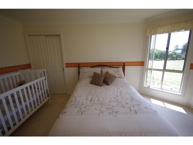 42 Gower Hardy Circuit, Cowra NSW 2794