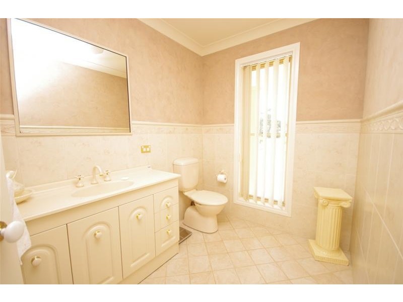 42 Gower Hardy Circuit, Cowra NSW 2794