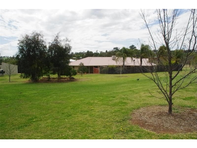 42 Gower Hardy Circuit, Cowra NSW 2794