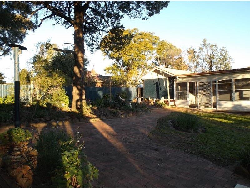 40 Eulo Street, Cowra NSW 2794
