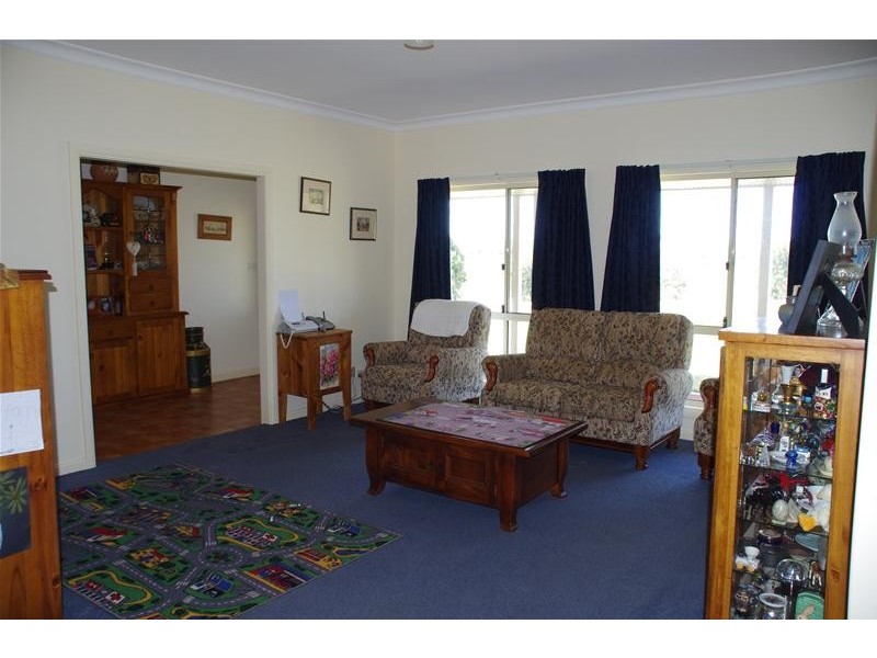 53 Badgery Road, Cowra NSW 2794