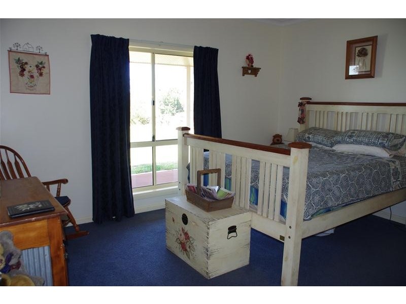 53 Badgery Road, Cowra NSW 2794