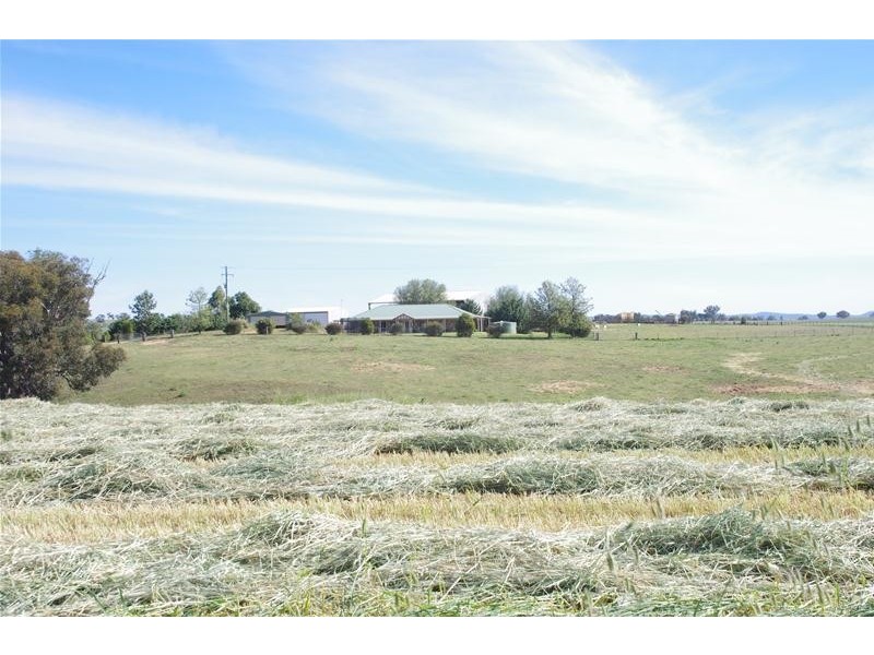 53 Badgery Road, Cowra NSW 2794